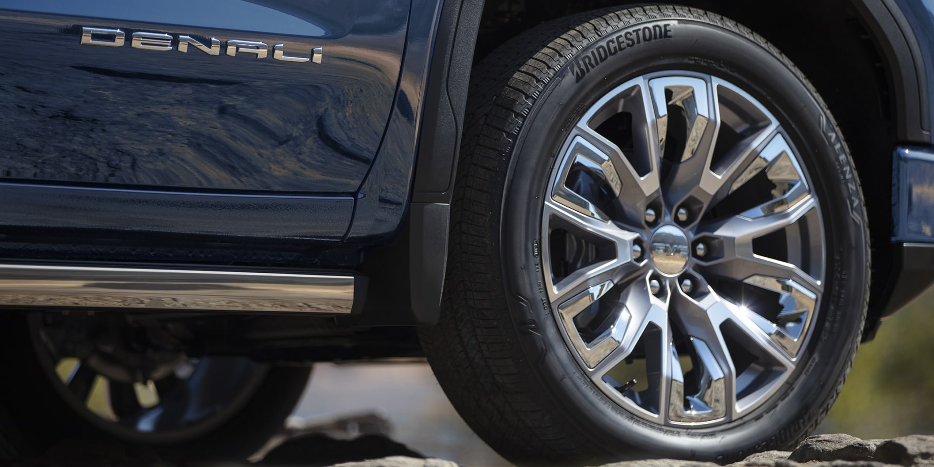 2026 GMC sierra Design: Exterior 22" Wheel