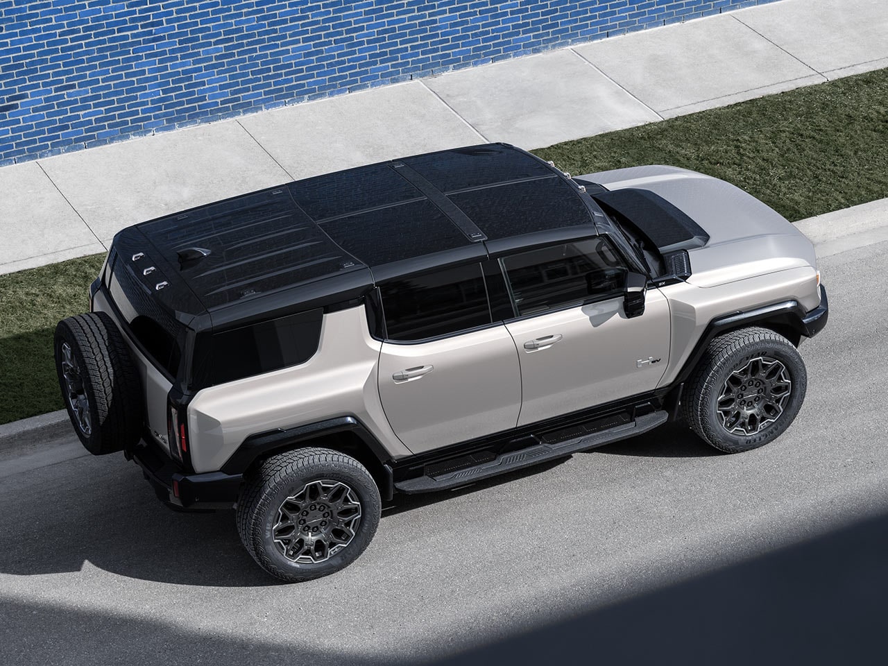 2026-hummer-ev-suv-mov-exterior-header-1280x960-26PGHMS80020.jpg