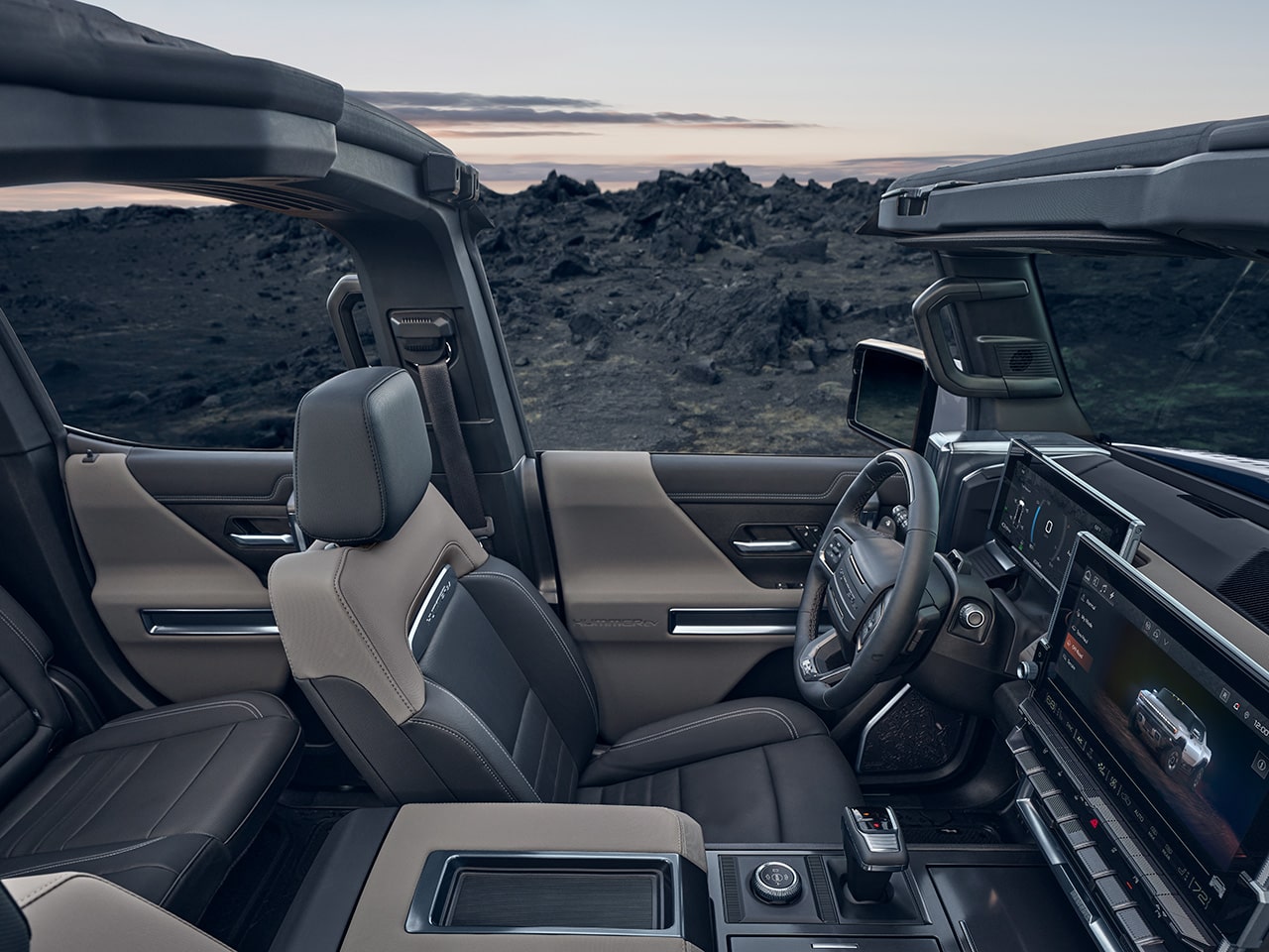 2026-hummer-ev-pic-interior-granite-drift-interior-1280x960-26PGHMT80027-v2.jpg
