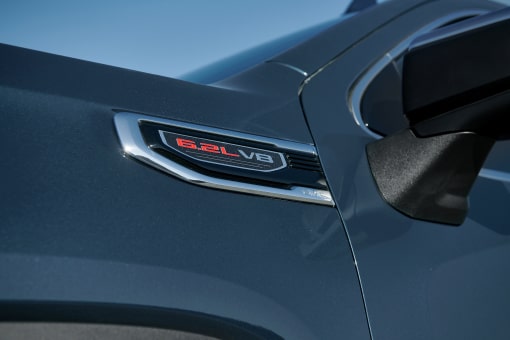 2024 GMC sierra Design: Exterior GMC Engine Lettering