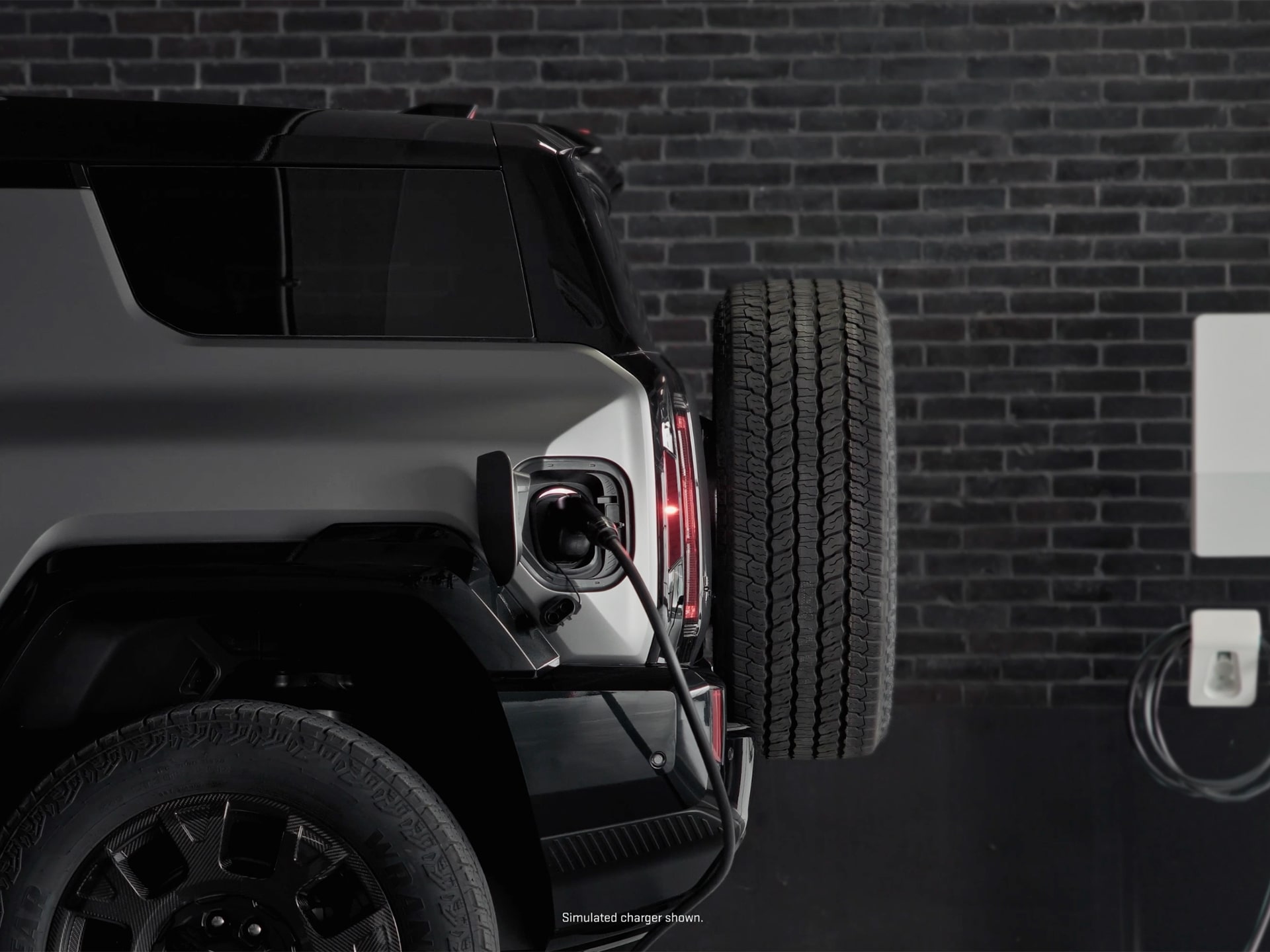 2026-hummer-ev-suv-charging-header-1920x1440-2026-GMC-HUMMER-EV_Carbon-Fiber-Edition_Functionality_GM-Design_HUMMER_SUV_FUNC_1x1.jpg
