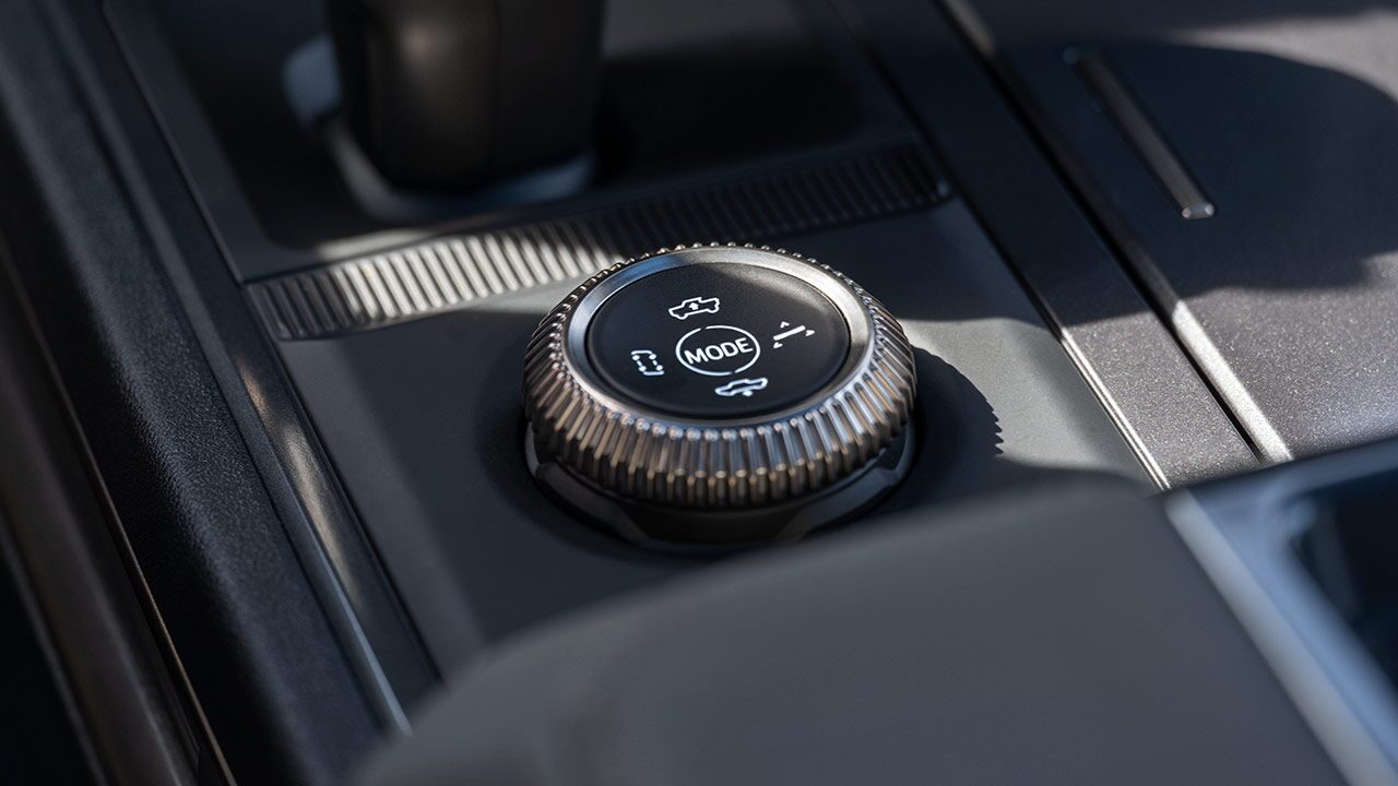 Close-up of the Drivers Mode Control Dial in a 2022 Through a 2025 GMC HUMMER EV