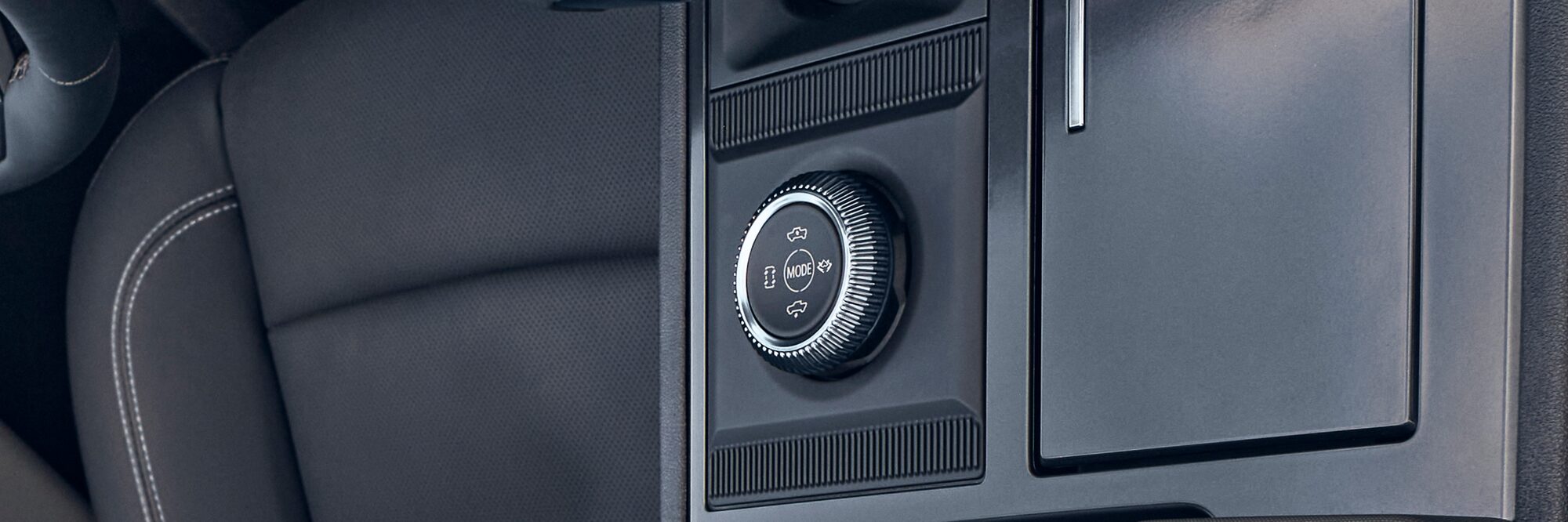 Close-up of the Drivers Mode Control Dial in a 2026 GMC HUMMER EV
