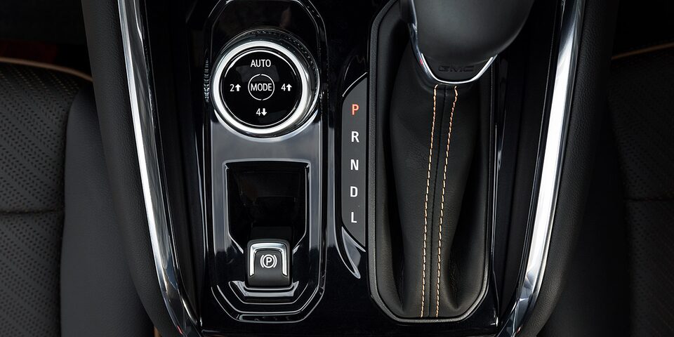 Close-up of the 2025 GMC Canyon Truck's Selectable Drive Modes Knob and Shifter